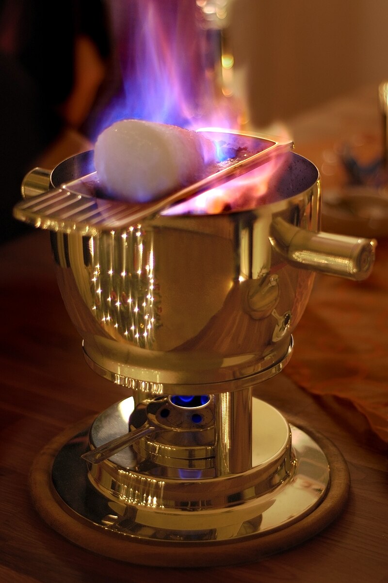 feuerzangenbowle #feuer #zange #glühwein #glühweinzeit #lecker #fire