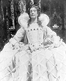 Fontanne-Elizabeth-the-Queen-1930.jpg