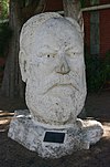 Busto de Forrest LeBuse gnangarra.JPG