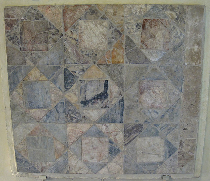 File:Framm. di opus sectile geometrico da arezzo, I-II sec..JPG