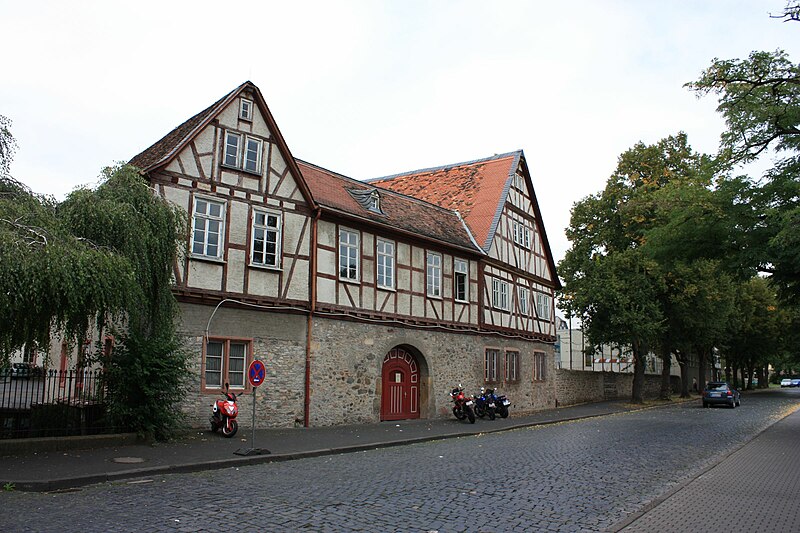 File:Friedberg - Burgmannenhäuser.jpg
