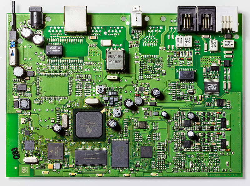 File:Fritz!Box Fon WLAN 7141, motherboard-3744.jpg