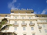 Davanti all'Hotel Palacio a Estoril.JPG