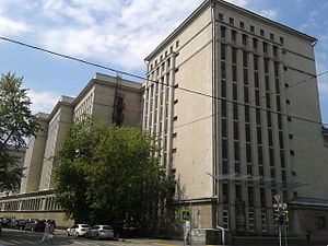 Calle Bolshaya Pirogovskaya, 17. Los edificios cuarto y quinto de la "ciudad de archivo" con las instalaciones de almacenamiento de los Archivos Estatales de Rusia y la Academia Estatal Rusa de Arte y Diseño (RGAE) (vista desde la calle Rossolimo y la calle Malaya Pirogovskaya)