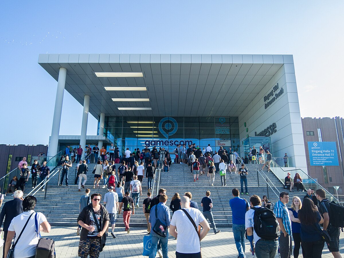 visitors play the game „World of Warships“ at gamescom , world's