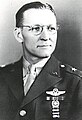 Generalul Kenneth N. Walker, după ce a fost membru al Diviziei de Planuri de Război Aeriene, a condus Comandamentul V Bomber în Războiul Pacificului