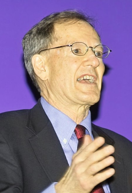 George Gilder handwaving at CHM Apr 2005.jpg