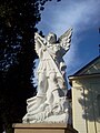 Grabowiec - anioł na bramie kościelnej.jpg