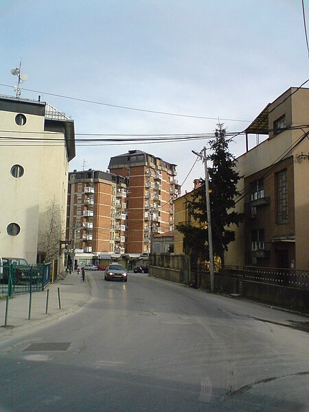 File:Grozdot Bitola.JPG