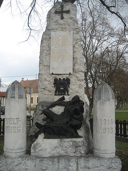 File:Hüttendorf-Kriegerdenkmal-02.jpg