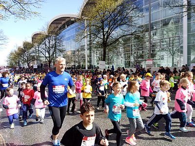 Begleitläufer unterstützen den Marathon.