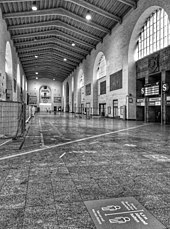 Haupthalle des Hauptbahnhofs nach der Räumung im Zuge von Arbeiten im Zusammenhang mit Stuttgart 21 (Juni 2020)