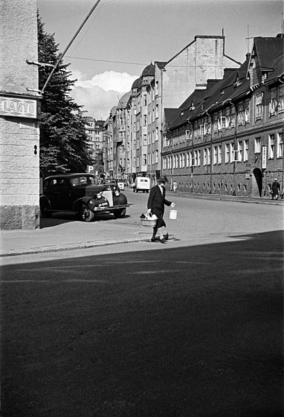 File:Helsinki 1950 -luku, Kapteeninkatu 7, 9, 12. Pietarinkatu 17, 19. Kapteeninpuistikko. - N21694 - hkm.HKMS000005-km0000mcel.jpg