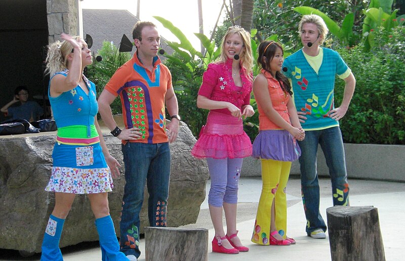 File:Hi-5 Sentosa 2007.JPG