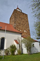 Die Burg Hohentrüdingen, einst die größte hochmittelalterliche Befestigungsanlage zwischen mittlerer Wörnitz und Altmühl, wurde Ende des 11. Jahrhunderts von den Reichsgrafen von Truhendingen erbaut. Der Burgfried dient heute als Kirchturm der Hohentrüdinger Dorfkirche.