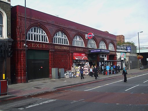 Holloway Road stn building2