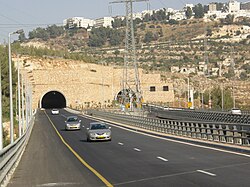 כביש 1: מסלול הכביש, היסטוריה, מחלפים וצמתים לאורך הכביש