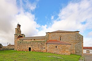 Iglesia de Ahigal de Villarino vista lateral.jpg