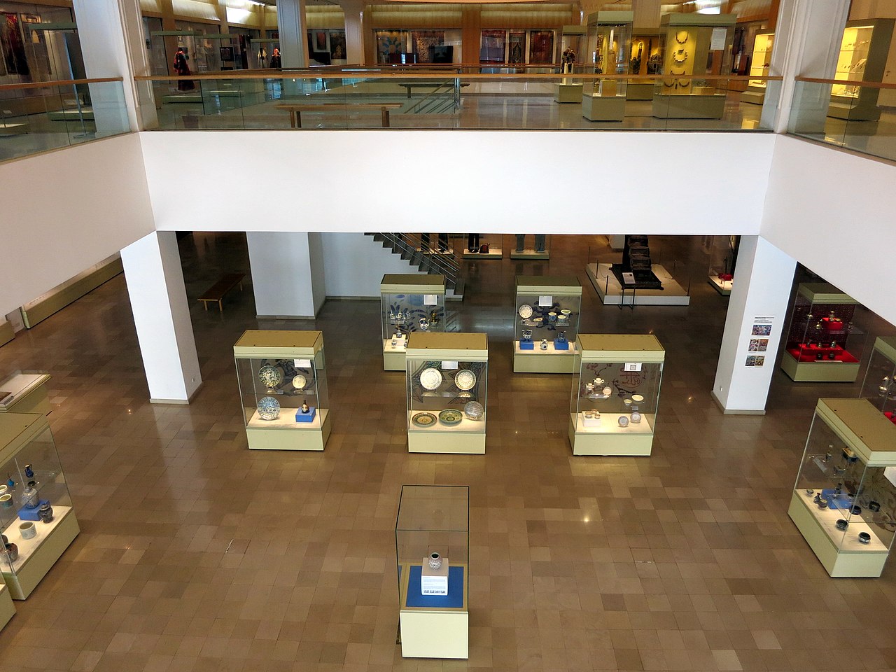 1280px-Interior_of_the_Islamic_Arts_Museum_Malaysia_November_2017.jpg