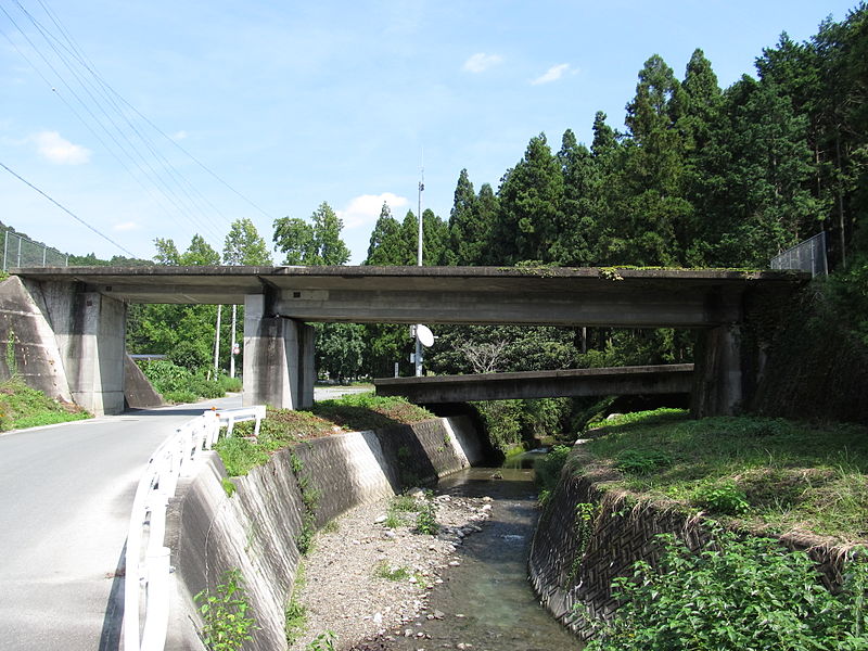 File:JNR Sakuma line Akuragawa bridge.JPG