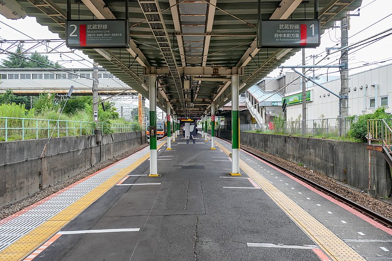 File:JRE Kita-Fuchu-STA Platform.jpg