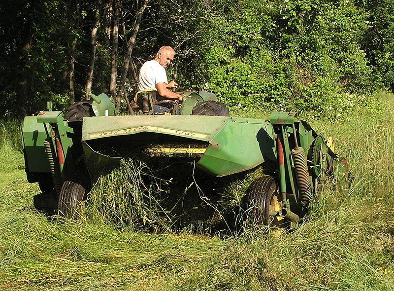 File:John Deere 1207 mower-conditioner b.jpg