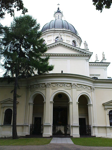 File:Kaplica zewnętrzna kościoła pw. św. Anny w Wilanowie.jpg