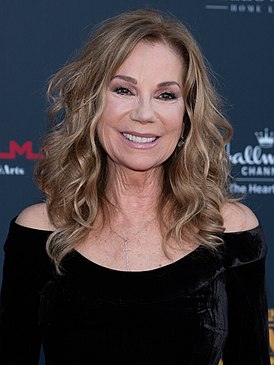 Kathie Lee Gifford (50091047183) (rajattu).jpg