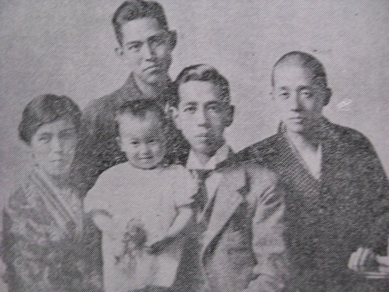 File:Kishi Family.jpg