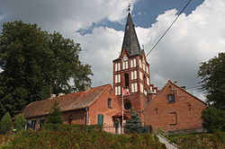 Holy Cross Kirche und Pfarrhaus in Klebark Wielki