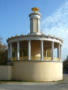 Klein-Glienicke, park, viewing pavilion Grosse Neugierde.jpg