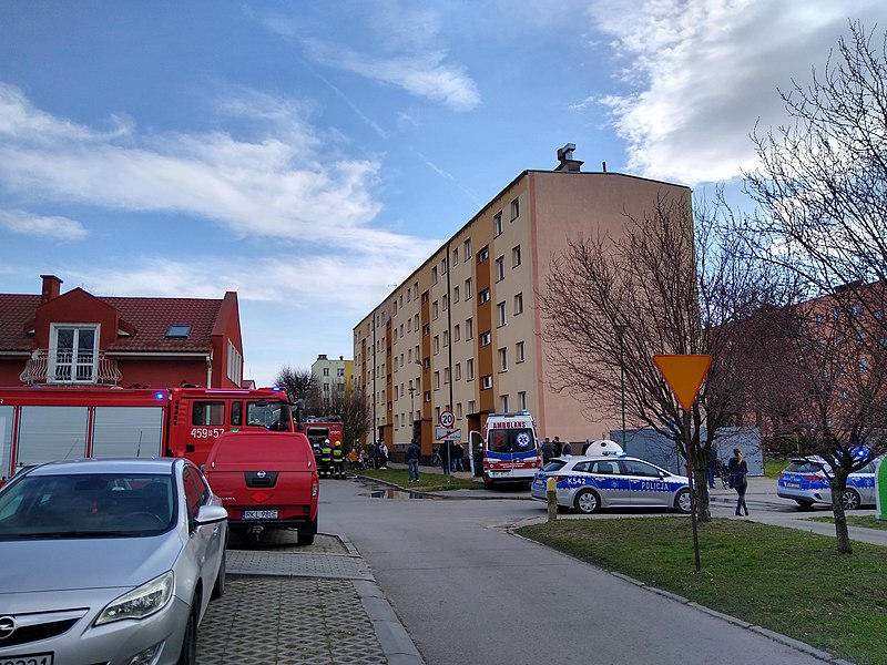 File:Kolbuszowa (pożar mieszkania w bloku przy ul. Ruczki 6) 01.jpg