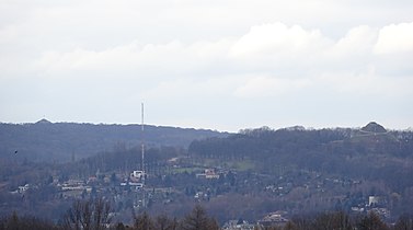 Z Kopca Kraka (od lewej) Kopiec Piłsudskiego i Kopiec Kościuszki