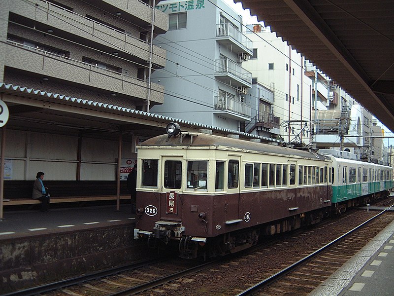 File:Kotoden-no325car-003.JPG