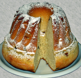 <span class="mw-page-title-main">Gugelhupf</span> German yeast cake