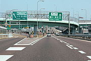 名二環外回りの名古屋高速への分岐部（外回り分岐は1号と11号の同時分岐）