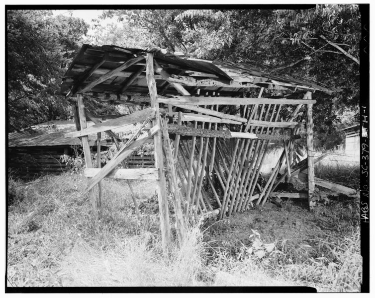 File:LOOKING NORTHWEST - Harper-Featherstone Farm, Hay Rack, .7 mile west of County Road 81, Lowndesville, Abbeville County, SC HABS SC,1-LOWN.V,1-H-1.tif