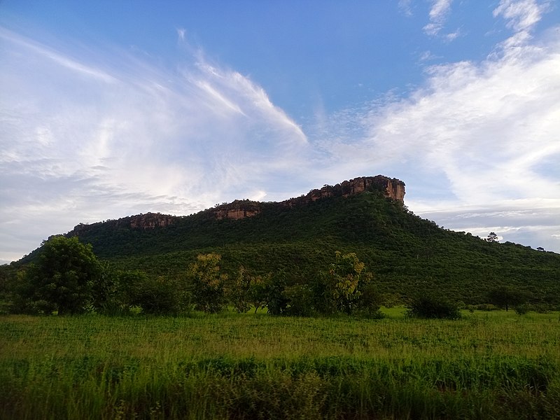 File:La Cuesta de Bombouaka région des savanes au Togo.jpg