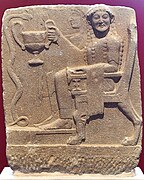 Relief représentant deux héros ou divinités chthoniennes. VIe siècle av. J.-C. Musée archéologique de Sparte.