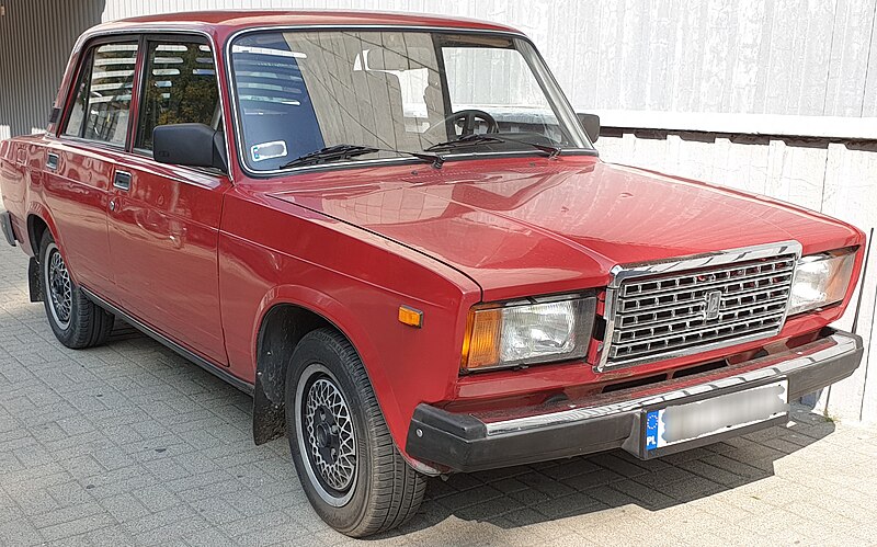 File:Lada 2107 (VAZ-2107) 01.jpg