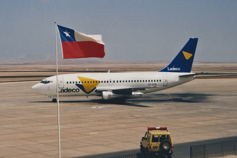 File:Ladeco 737-2M8 CC-CYN (24975375586).jpg