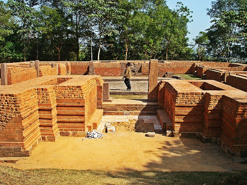 File:Lalitgiri Ruins.jpg