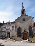 Hôpital local maison de retraite et sa chapelle Saint-Charles-Borromée.