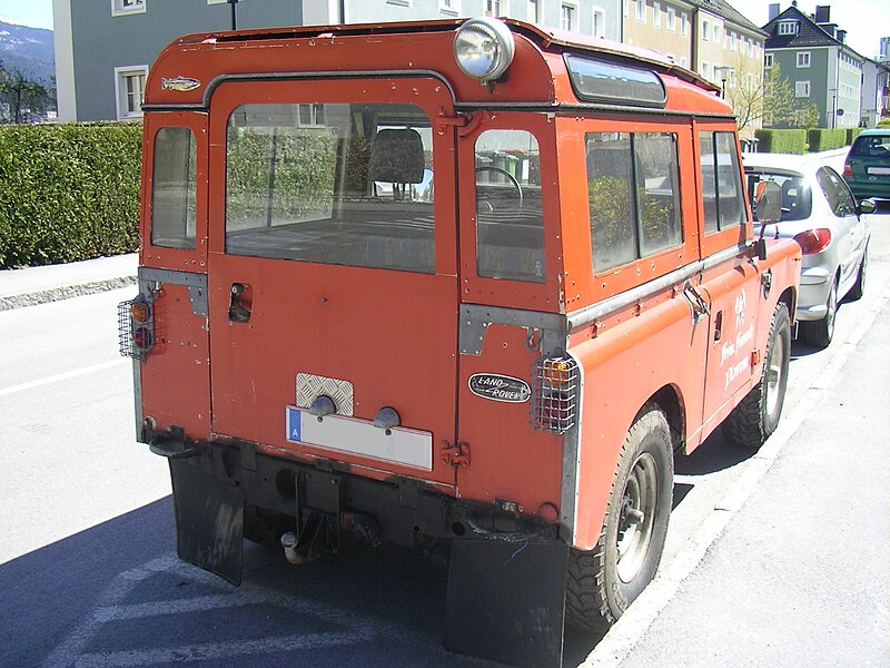 File:Land Rover Defender FFW.Heck.jpg