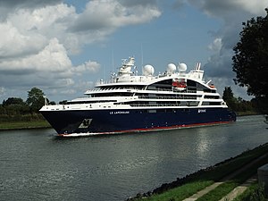 Le Lapérouse di Kiel Canal - Königsförde.jpg