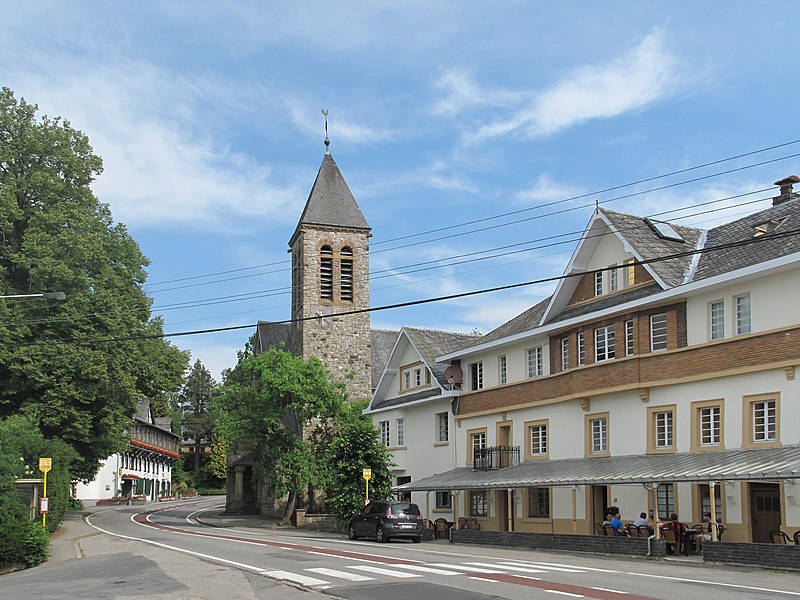 File:Ligneuville, kerk in straatzicht foto1 2011-06-04 10.27.JPG