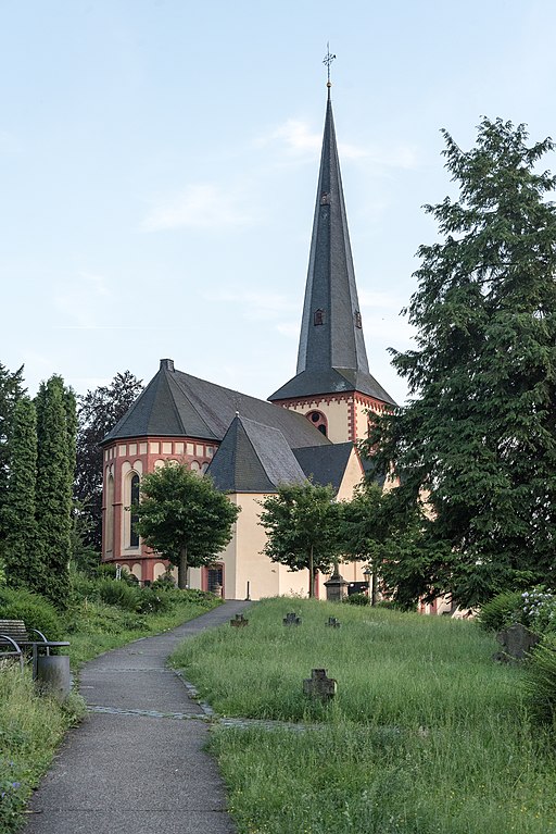 Linz am Rhein, Kaiserbergstraße, Friedhof an der alten Pfarrkirche St. Martin-20160608-004