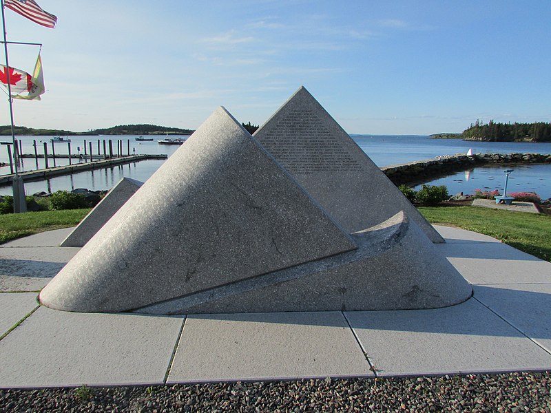 File:Lost Fishermen's Memorial, Lubec, Maine, image 2.jpg