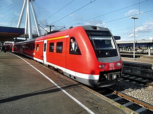 Ludwigshafener (Rhein) Hauptbahnhof- auf Bahnsteig zu Gleis 9- Richtung Mainz (RE 612 126) 1.6.2009.JPG