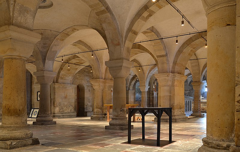 File:Lund domkyrka - crypt (by Pudelek).JPG